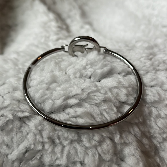 Coach silver bangle with horse and coach emblem - Picture 3 of 4